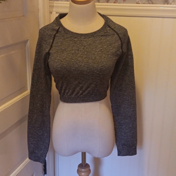 Gymsharkblong sleeve crop top - Picture 1 of 3